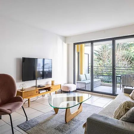 La Parenthese Calme Avec Grand Balcon Et Parking Pour Evasion A Deux Pas Du Centre